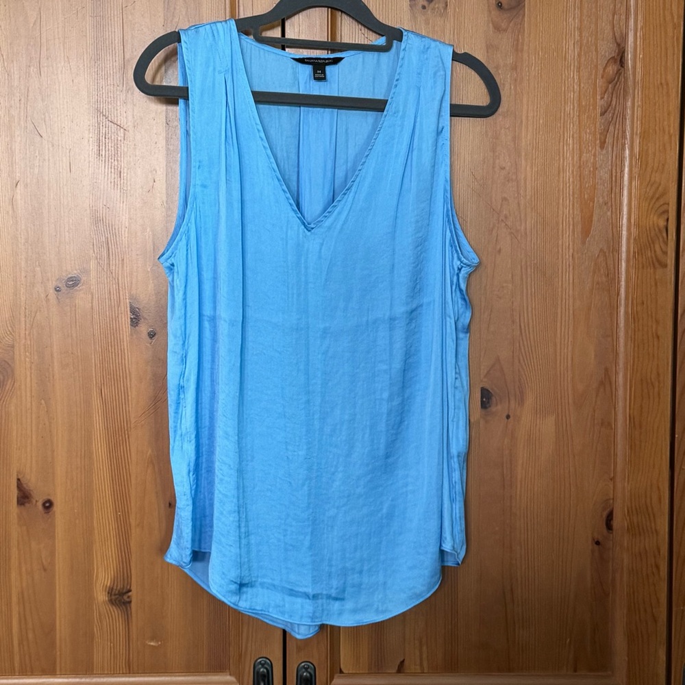 Banana Republic Light Blue SatinV-Neck Tank Top Size M-Almost New